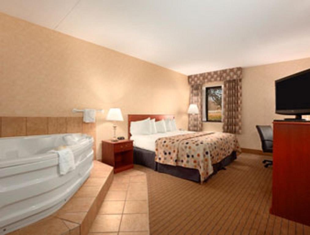 Baymont By Wyndham Elkhart Hotell Rum bild